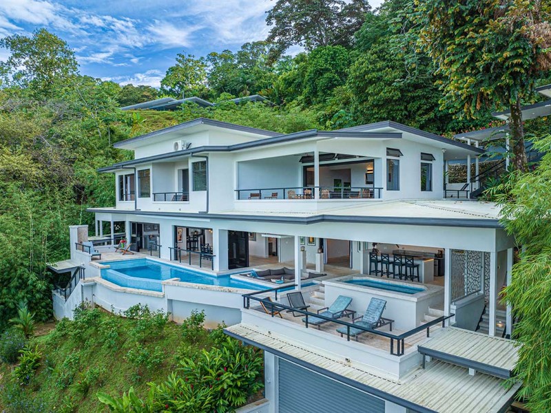 6 bed Home For Sale in Uvita,  - 1